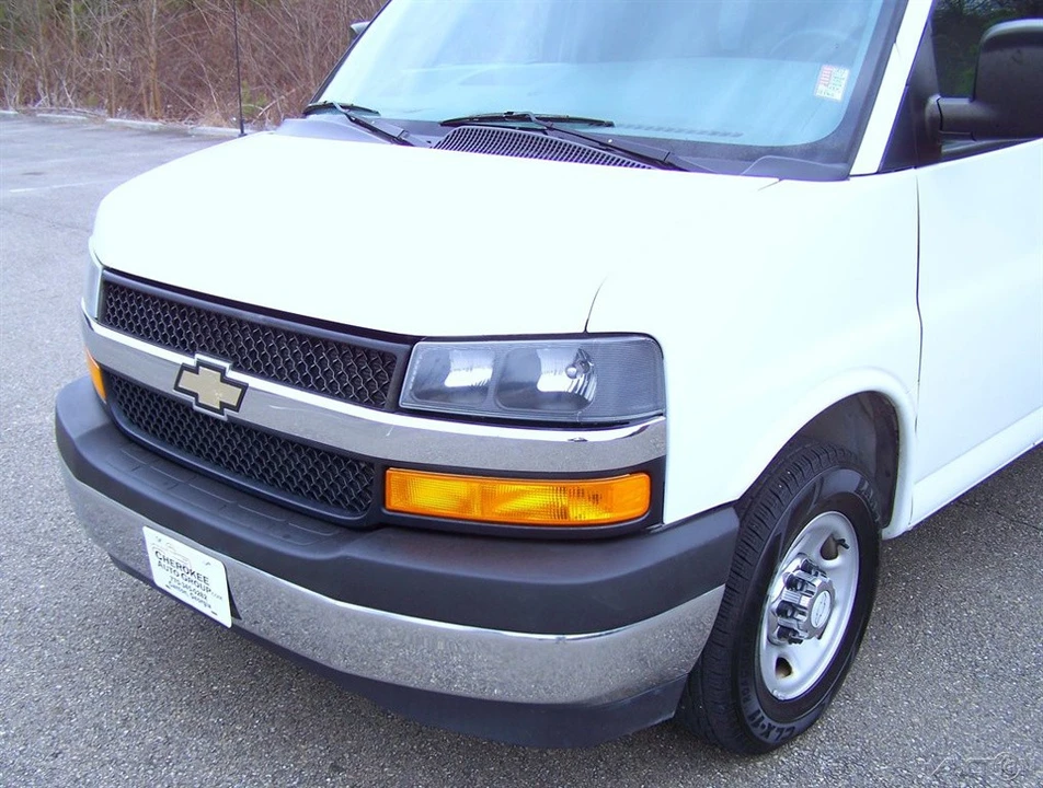 2017 Chevrolet Express - Image 11 of 21