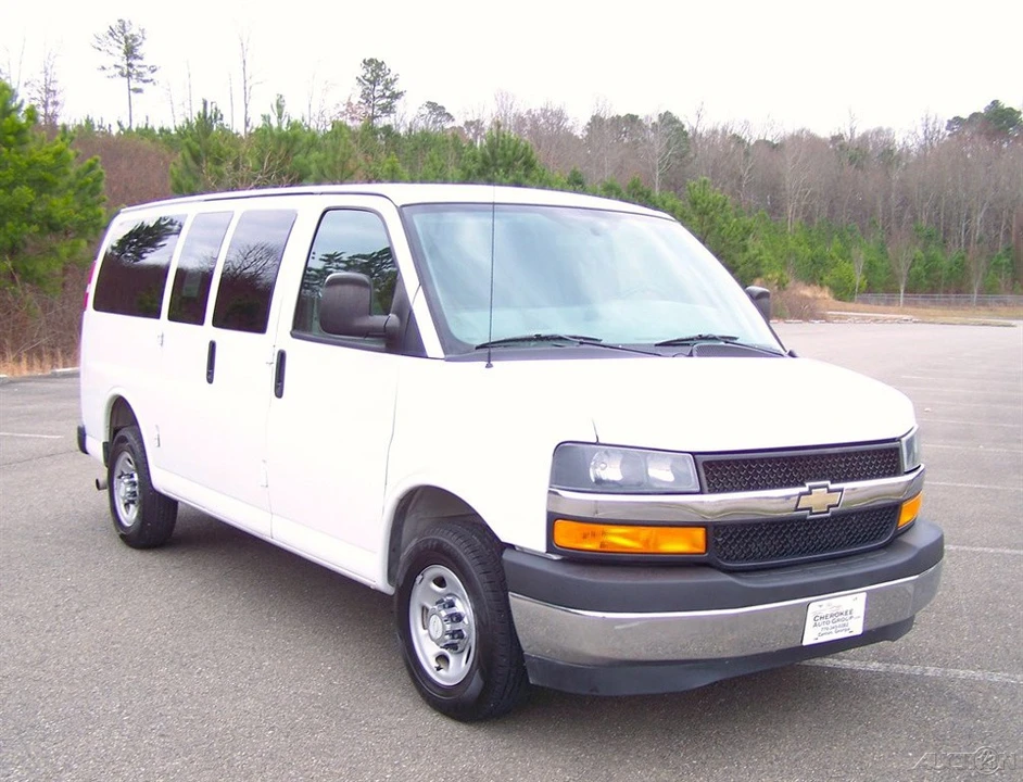 2017 Chevrolet Express - Image 3 of 21