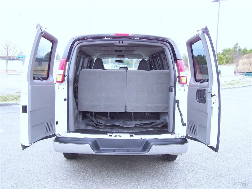 2017 Chevrolet Express - Image 20 of 21