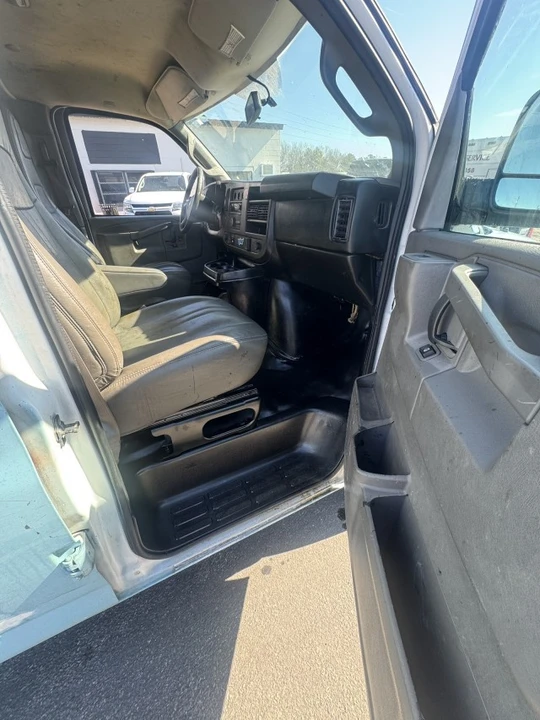 2017 Chevrolet Express - Image 8 of 11