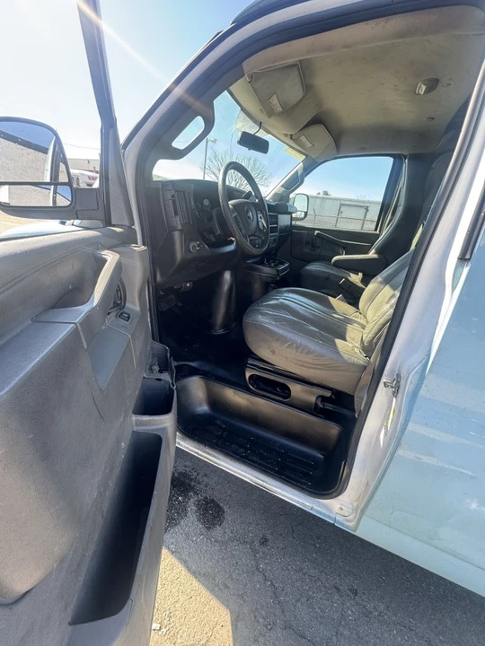 2017 Chevrolet Express - Image 9 of 11