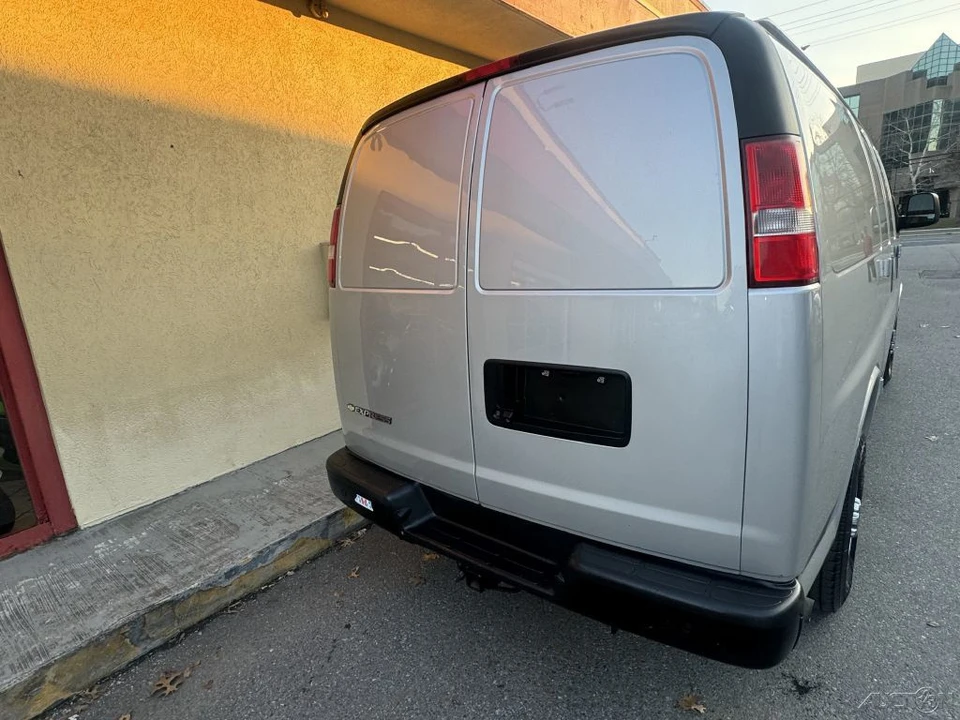 2017 Chevrolet Express - Image 14 of 21