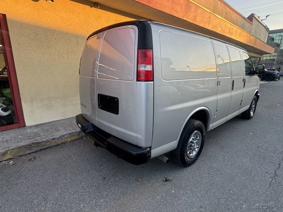 2017 Chevrolet Express - Image 12 of 21