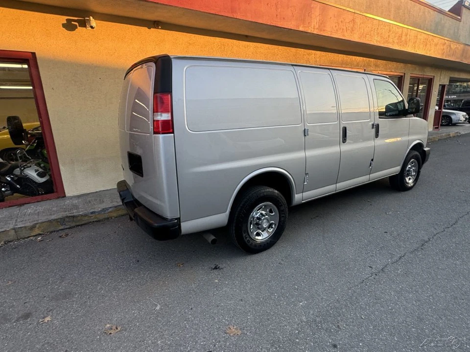 2017 Chevrolet Express - Image 10 of 21