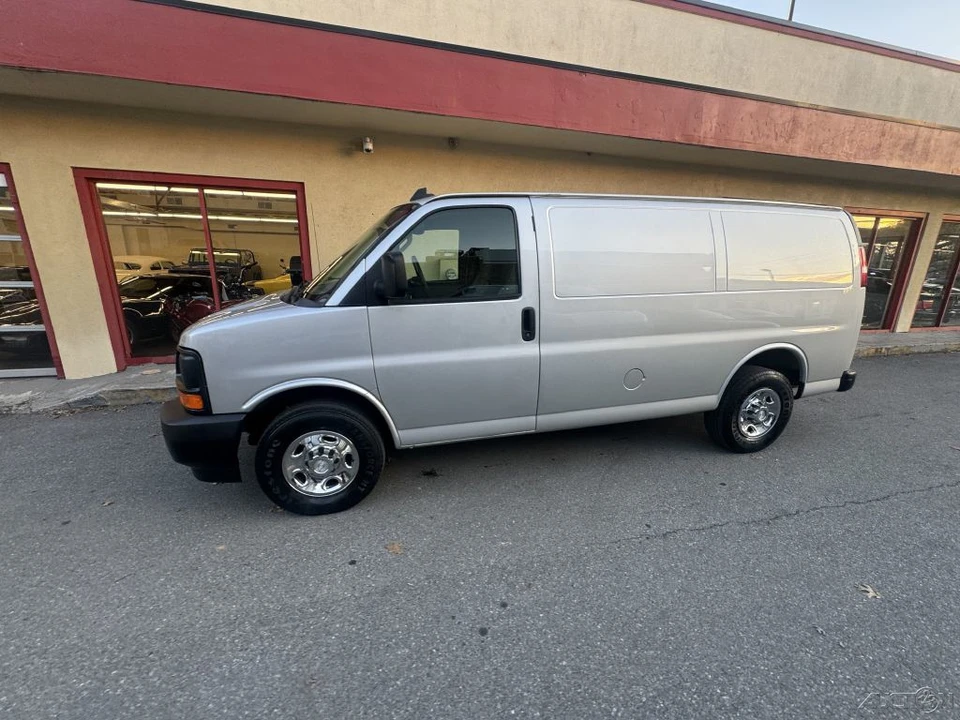 2017 Chevrolet Express - Image 20 of 21