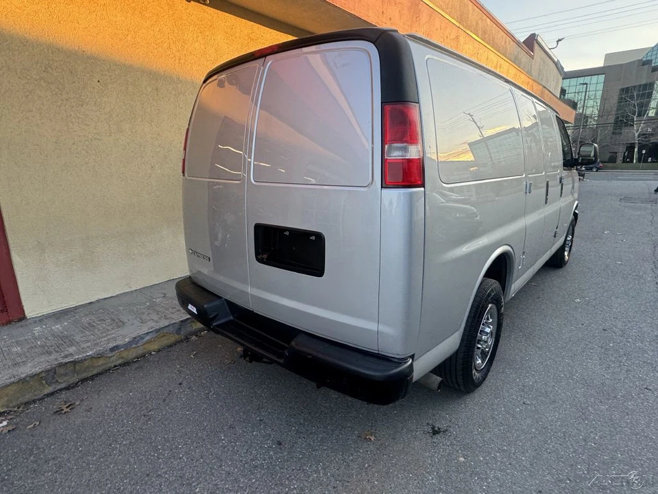 2017 Chevrolet Express - Image 13 of 21