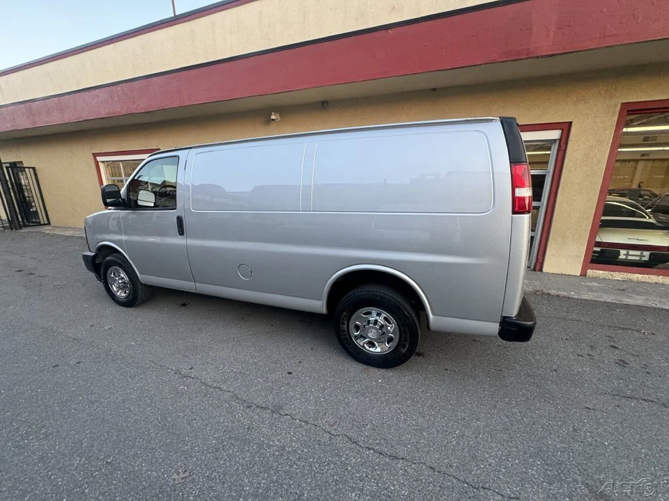 2017 Chevrolet Express - Image 18 of 21