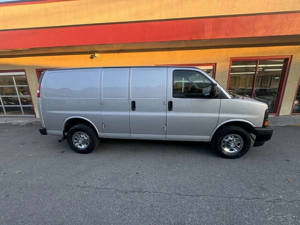 2017 Chevrolet Express - Image 7 of 21