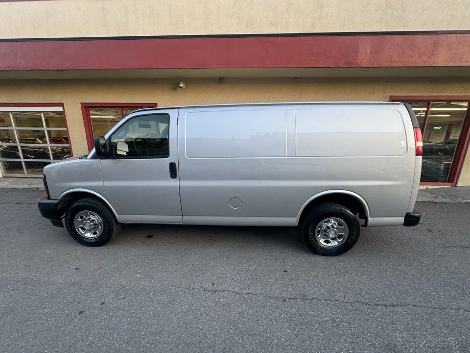 2017 Chevrolet Express - Image 19 of 21