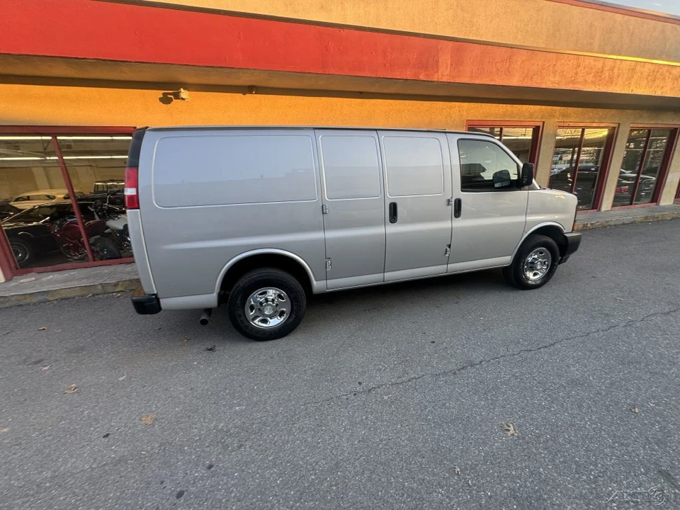 2017 Chevrolet Express - Image 8 of 21
