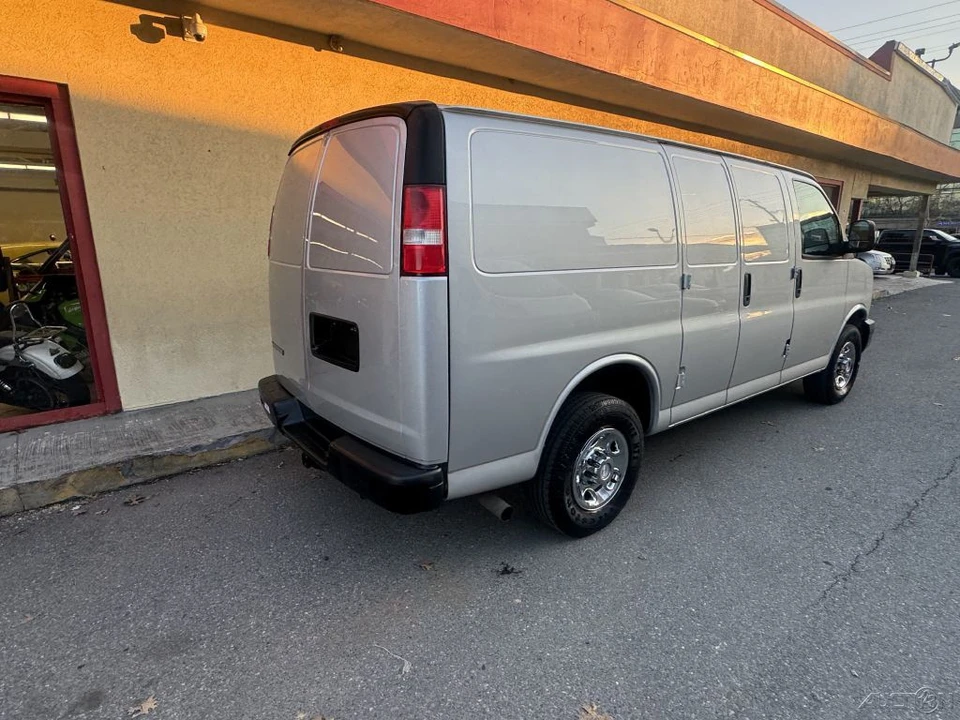 2017 Chevrolet Express - Image 11 of 21