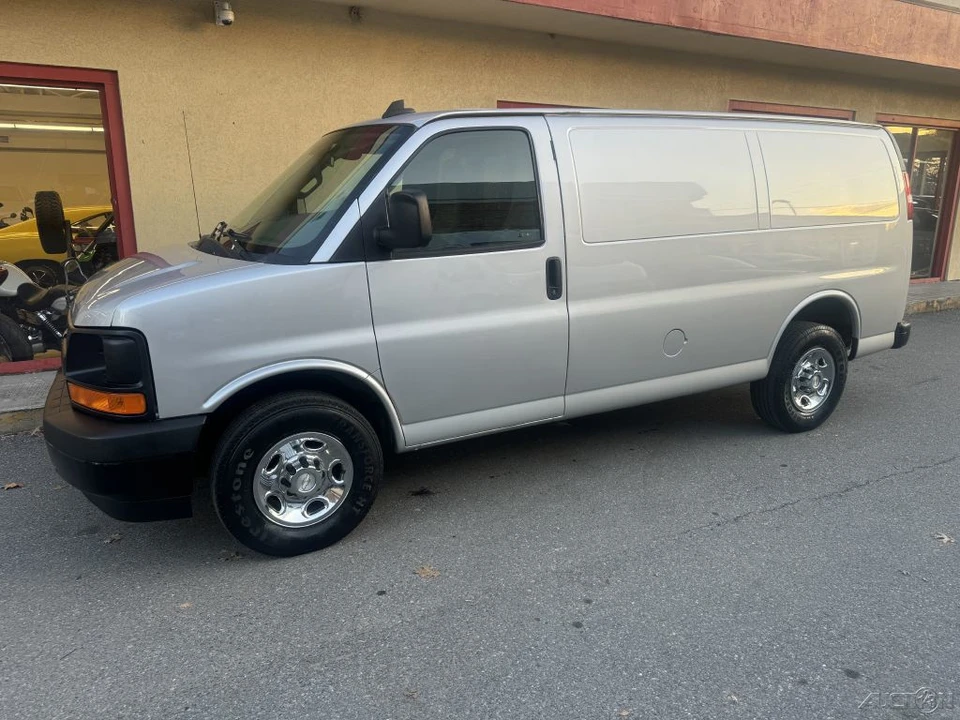 2017 Chevrolet Express - Image 21 of 21
