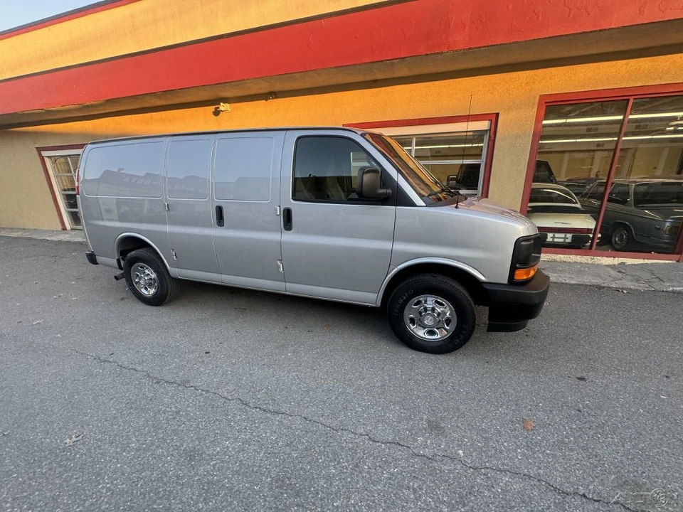 2017 Chevrolet Express - Image 6 of 21