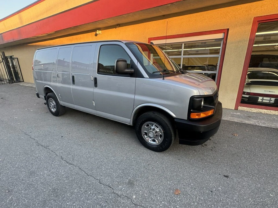 2017 Chevrolet Express - Image 5 of 21