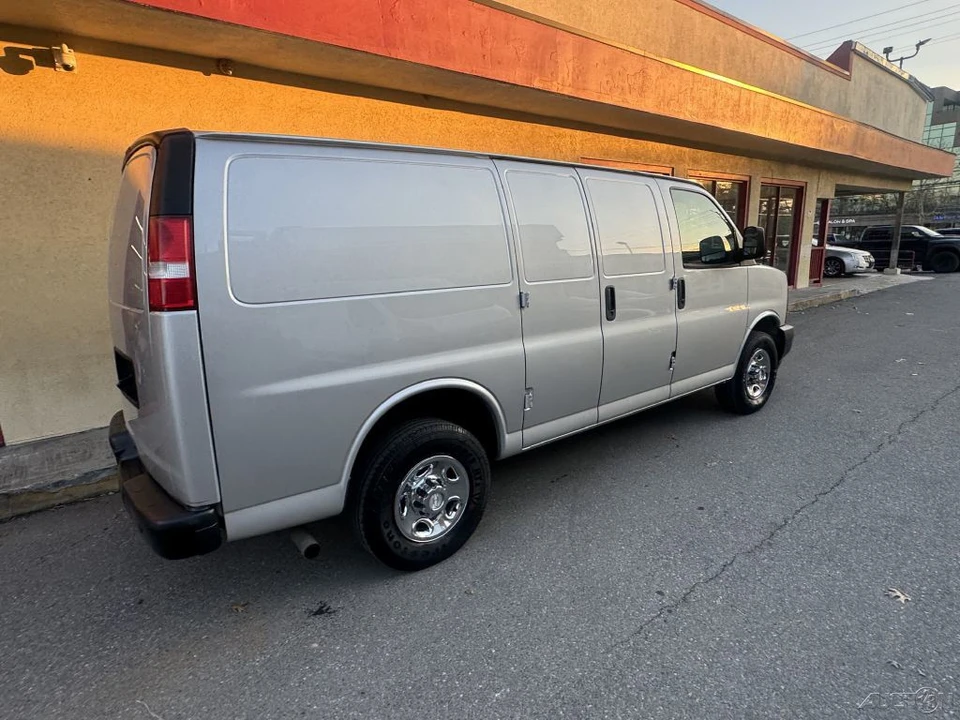 2017 Chevrolet Express - Image 9 of 21