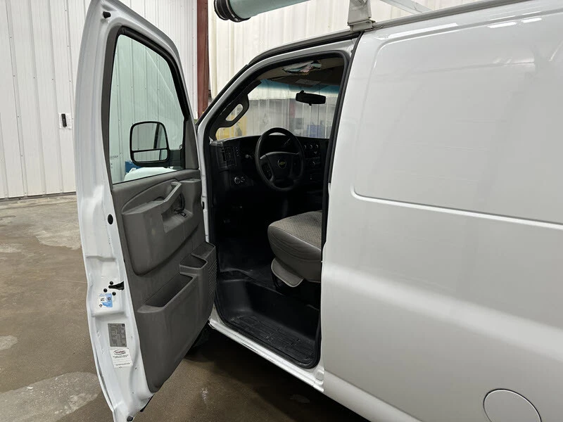 2017 Chevrolet Express - Image 8 of 21
