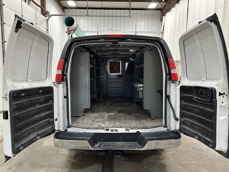 2017 Chevrolet Express - Image 14 of 21
