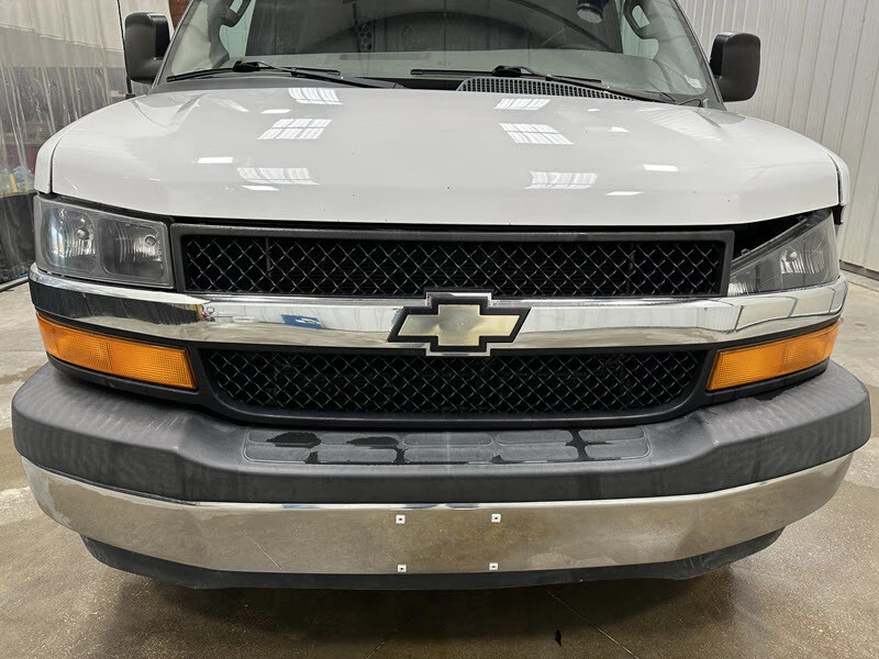 2017 Chevrolet Express - Image 20 of 21