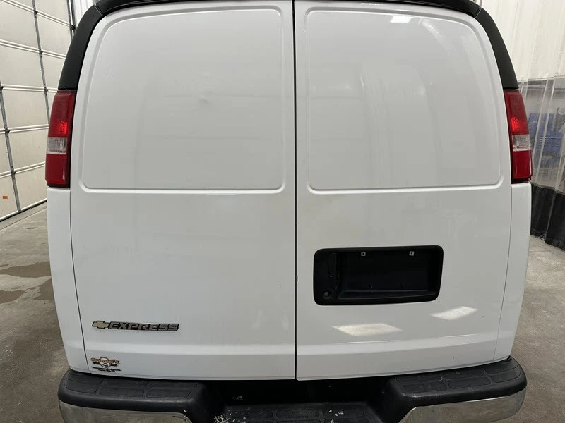 2017 Chevrolet Express - Image 13 of 22