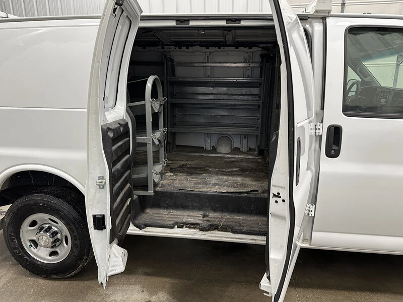 2017 Chevrolet Express - Image 16 of 21