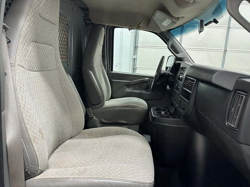 2017 Chevrolet Express - Image 18 of 21