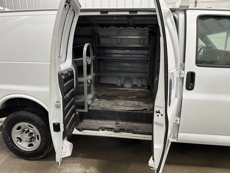 2017 Chevrolet Express - Image 16 of 22