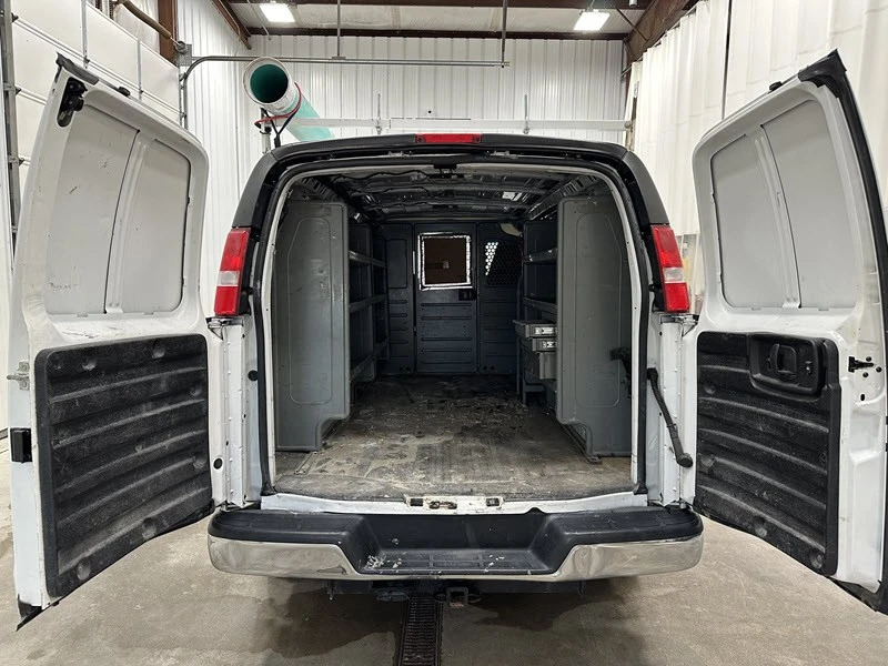 2017 Chevrolet Express - Image 14 of 22