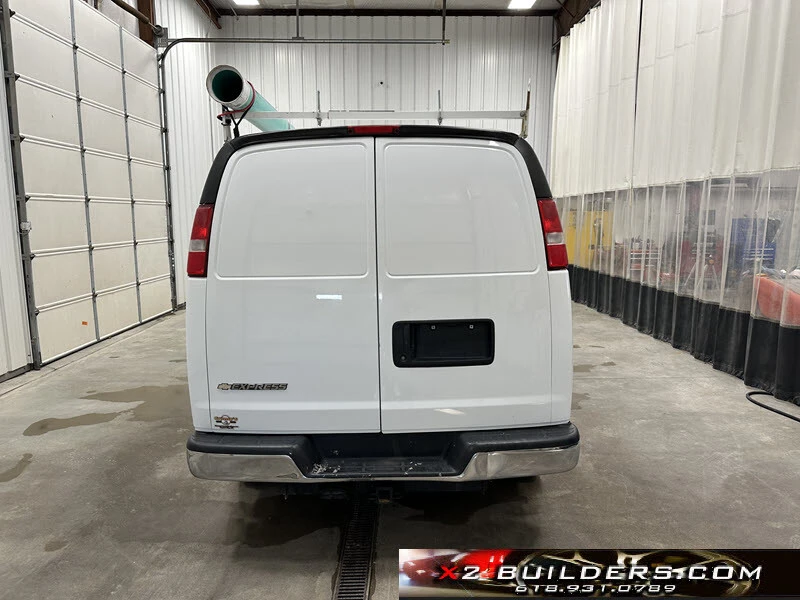 2017 Chevrolet Express - Image 5 of 21