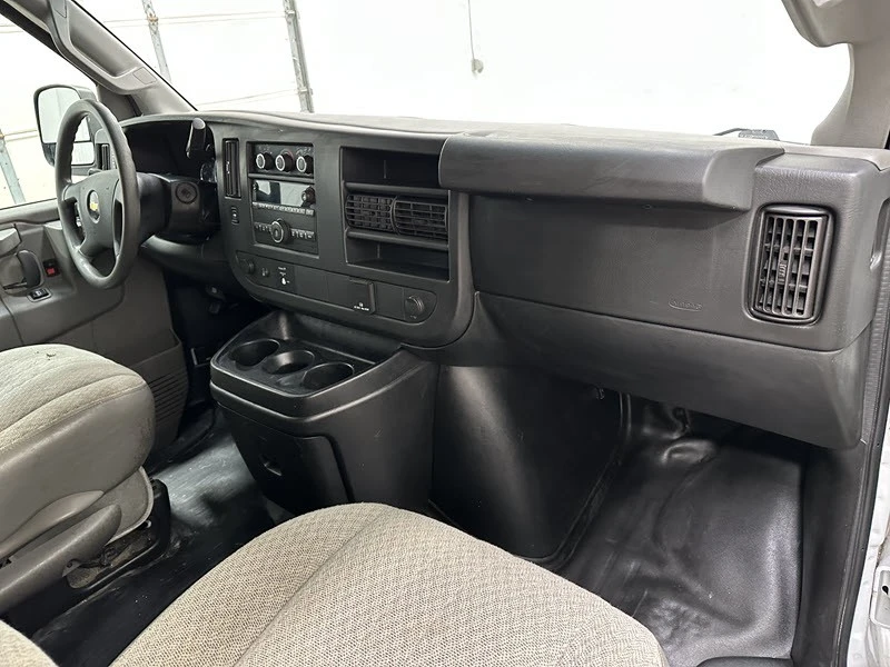 2017 Chevrolet Express - Image 19 of 22