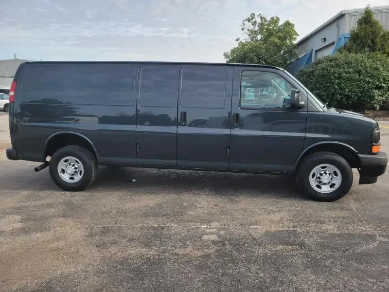 2017 Chevrolet Express - Image 5 of 31