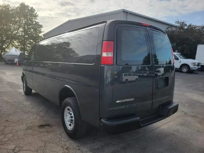 2017 Chevrolet Express - Image 8 of 31