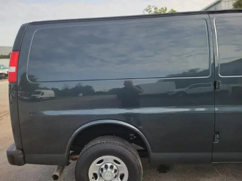 2017 Chevrolet Express - Image 14 of 31