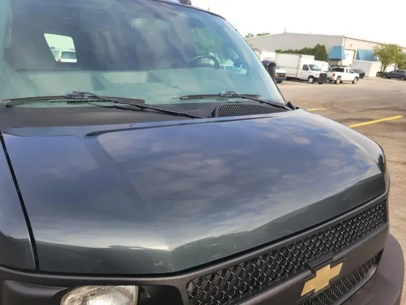 2017 Chevrolet Express - Image 17 of 31