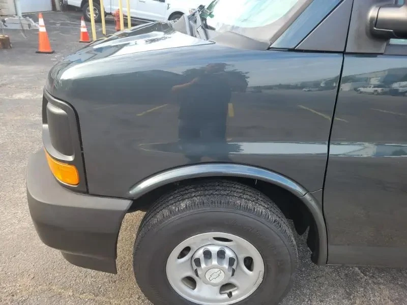 2017 Chevrolet Express - Image 18 of 31