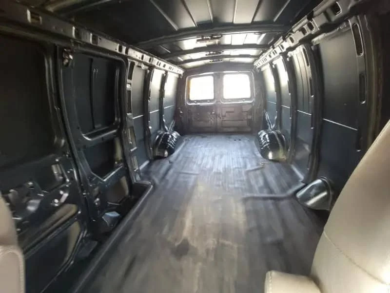 2017 Chevrolet Express - Image 28 of 31