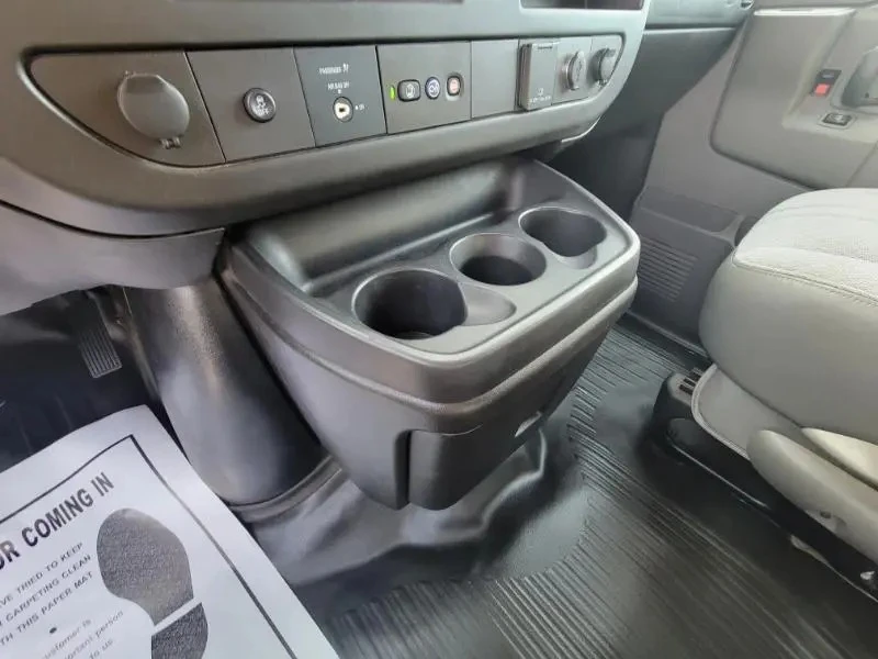 2017 Chevrolet Express - Image 30 of 31