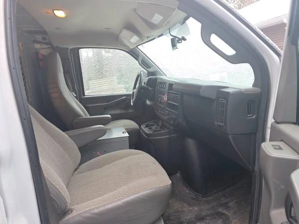 2017 Chevrolet Express - Image 7 of 8