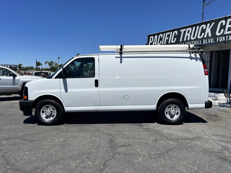 2017 Chevrolet Express - Image 16 of 21