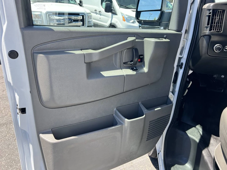 2017 Chevrolet Express - Image 17 of 21
