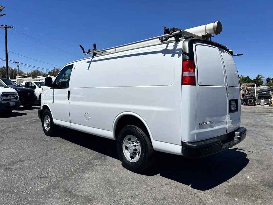 2017 Chevrolet Express - Image 15 of 21