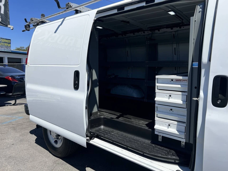 2017 Chevrolet Express - Image 5 of 21