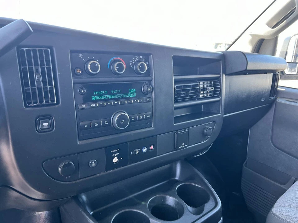 2017 Chevrolet Express - Image 20 of 21