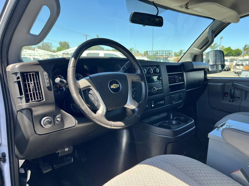 2017 Chevrolet Express - Image 18 of 21