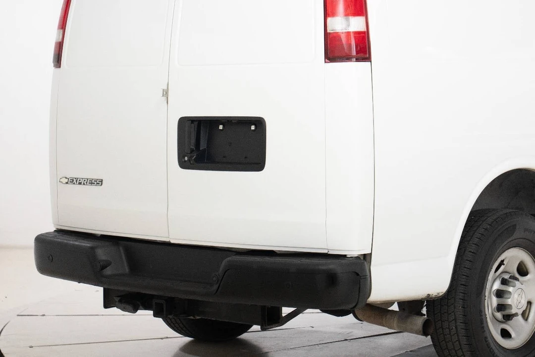 2017 Chevrolet Express - Image 18 of 21