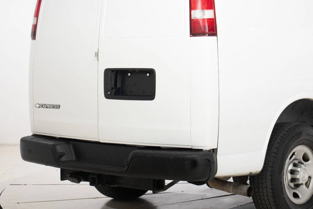 2017 Chevrolet Express - Image 18 of 21