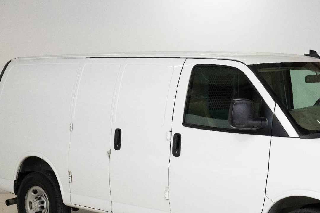 2017 Chevrolet Express - Image 11 of 21