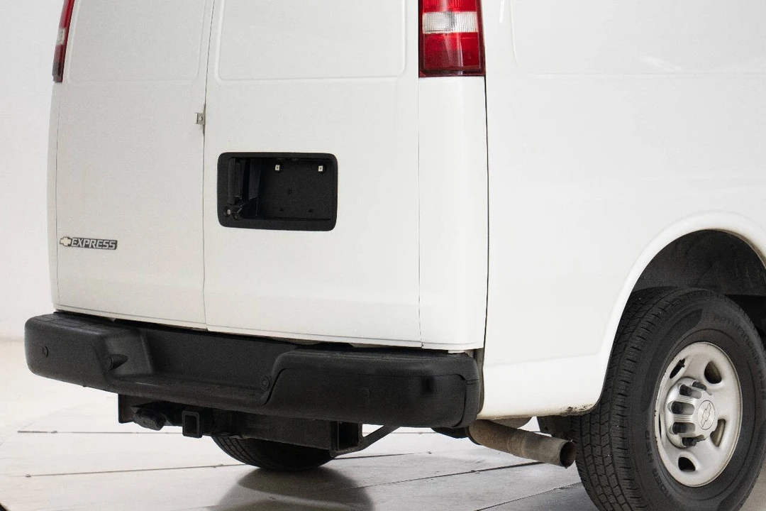 2017 Chevrolet Express - Image 19 of 21