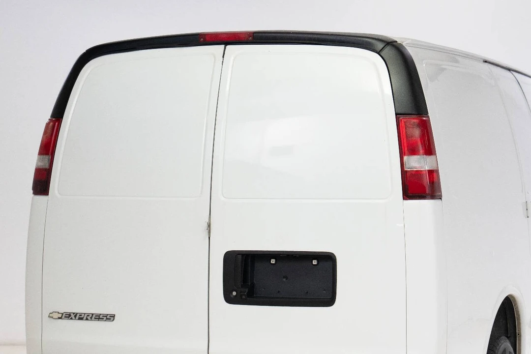 2017 Chevrolet Express - Image 15 of 21
