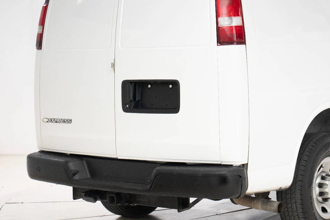 2017 Chevrolet Express - Image 16 of 21