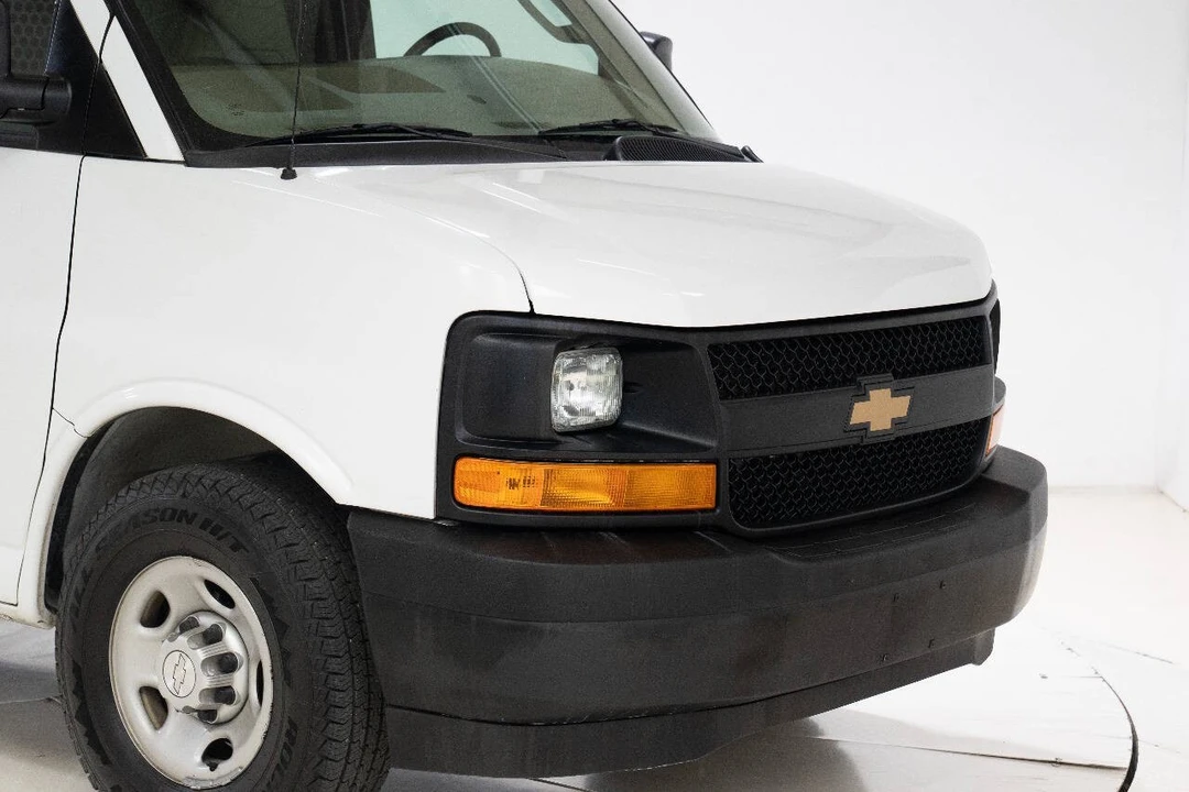 2017 Chevrolet Express - Image 10 of 21